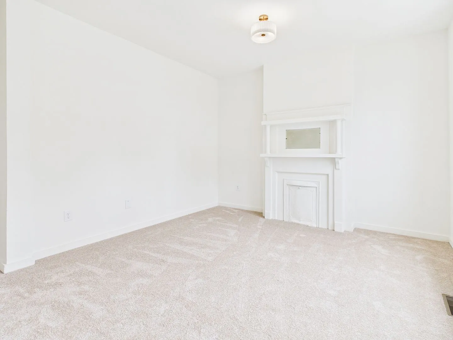 3 bed, 1.0 bath, 1275 sqft, $1,675 — Photo 2