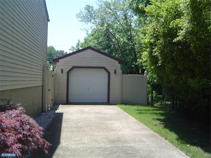 2nd image of 31 Briar Creek Rd