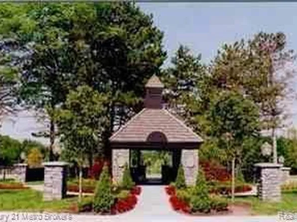 8018 Bridle Path Ct, Grand Blanc, MI 48439