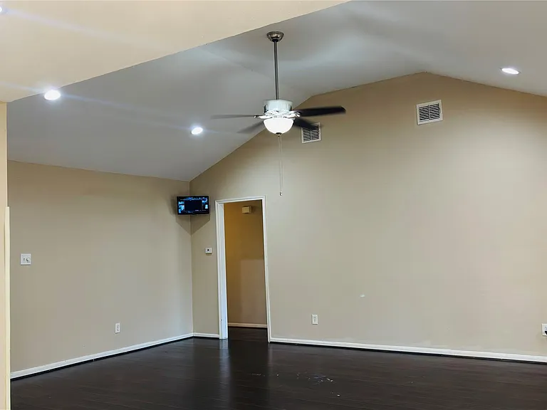 11407 Hazen St — Photo 18