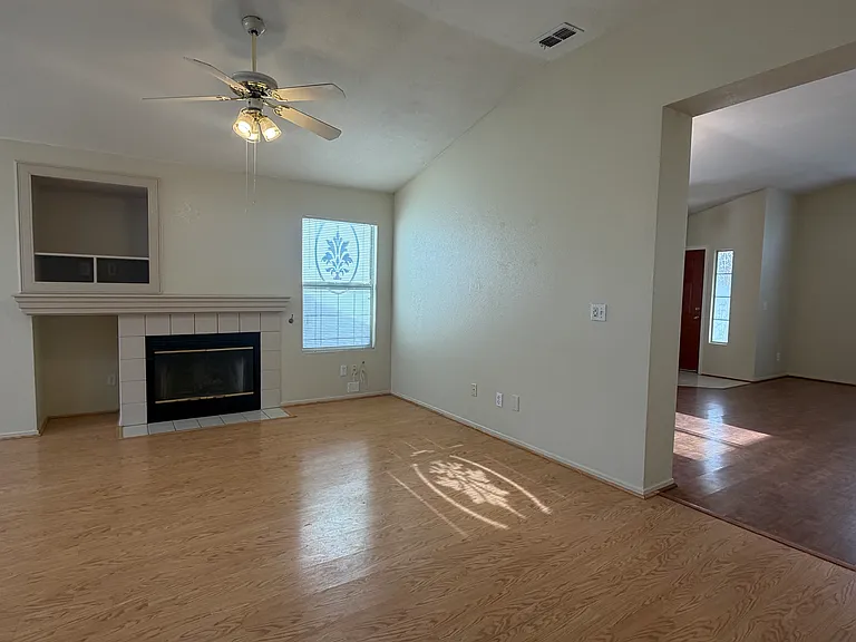 9190 Lakemont Dr — Photo 2