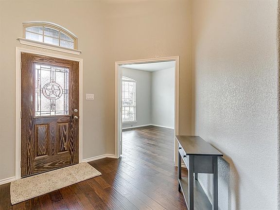 4th image of 1050 Cydnie St