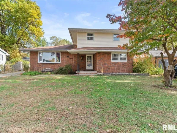 920 N 3rd St, Riverton, IL 62561