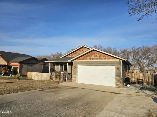 1404 W Pheasant Ridge St, Watford City, ND 58854