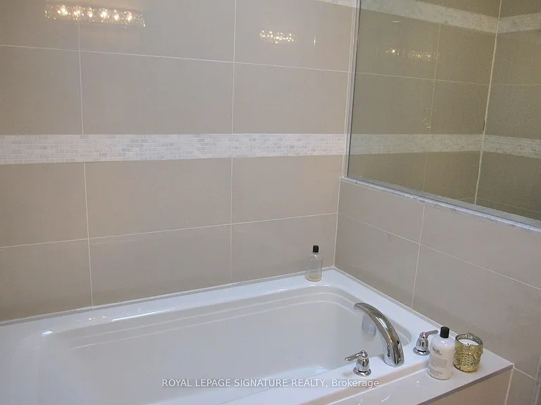 18B Algoma St — Photo 32