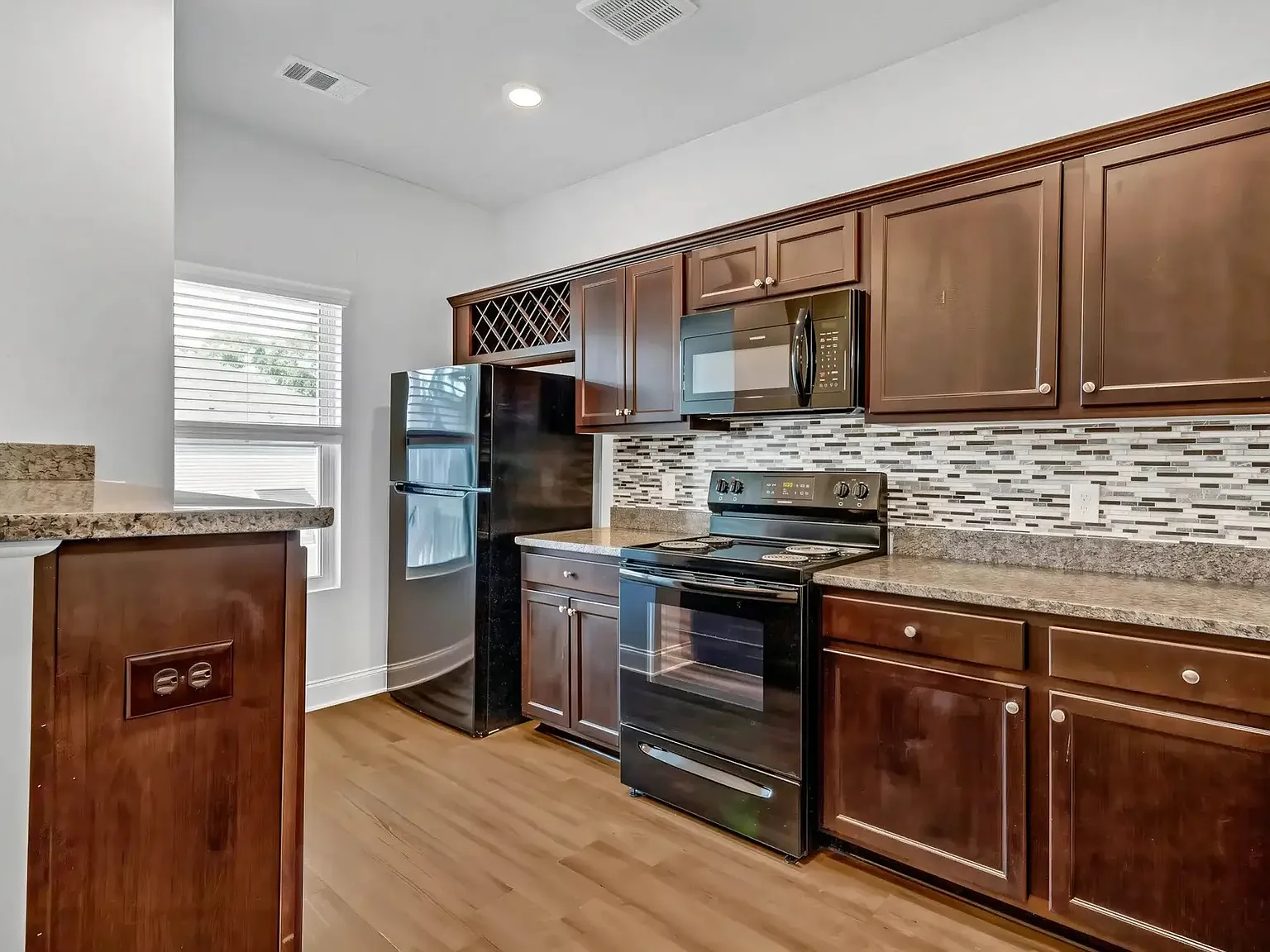 Hickory Grove Apartments — Photo 1