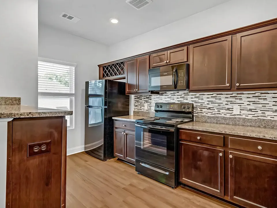 Hickory Grove Apartments