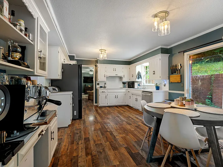 Kitchen, with a second sliding door access to the back patio