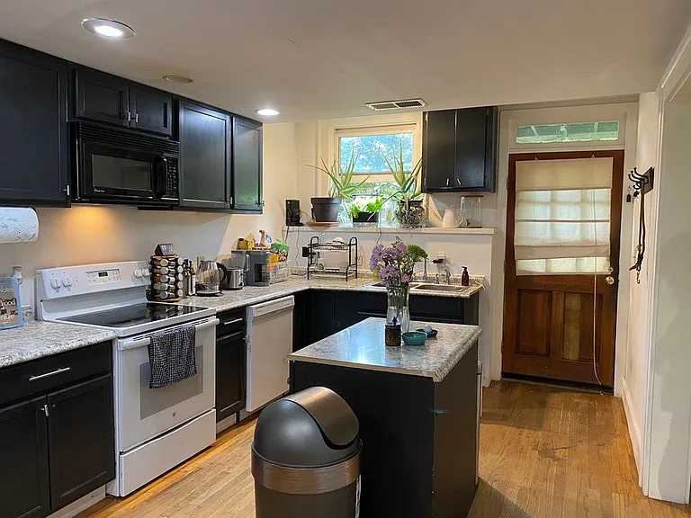 595 Pickett St SE #C — Photo 8