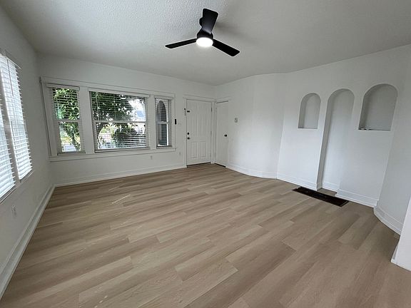 4th image of 425 E Putnam Ave #1-4