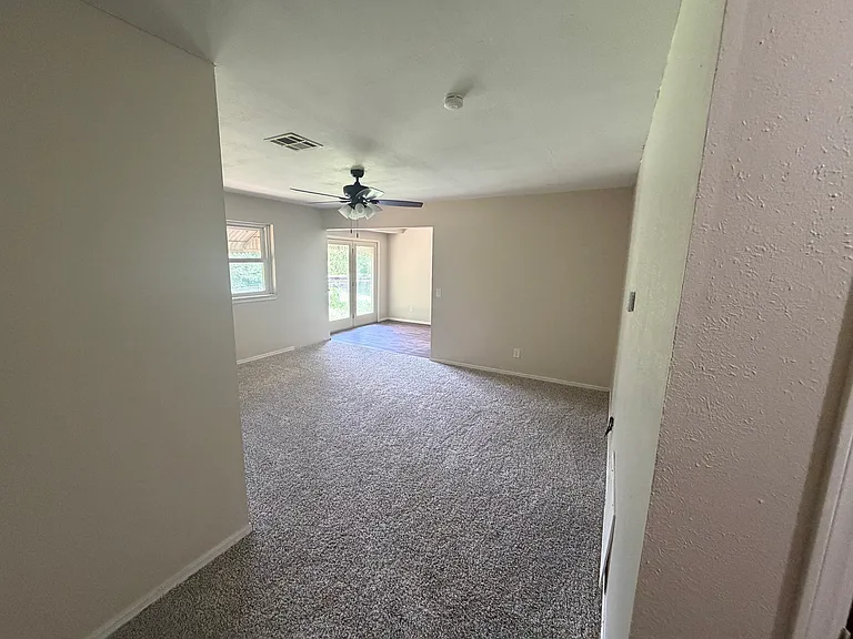 2502 N Park Dr — Photo 7