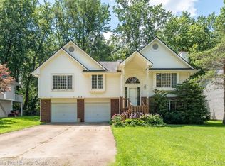 225 Tamworth Ct, Commerce Township, MI