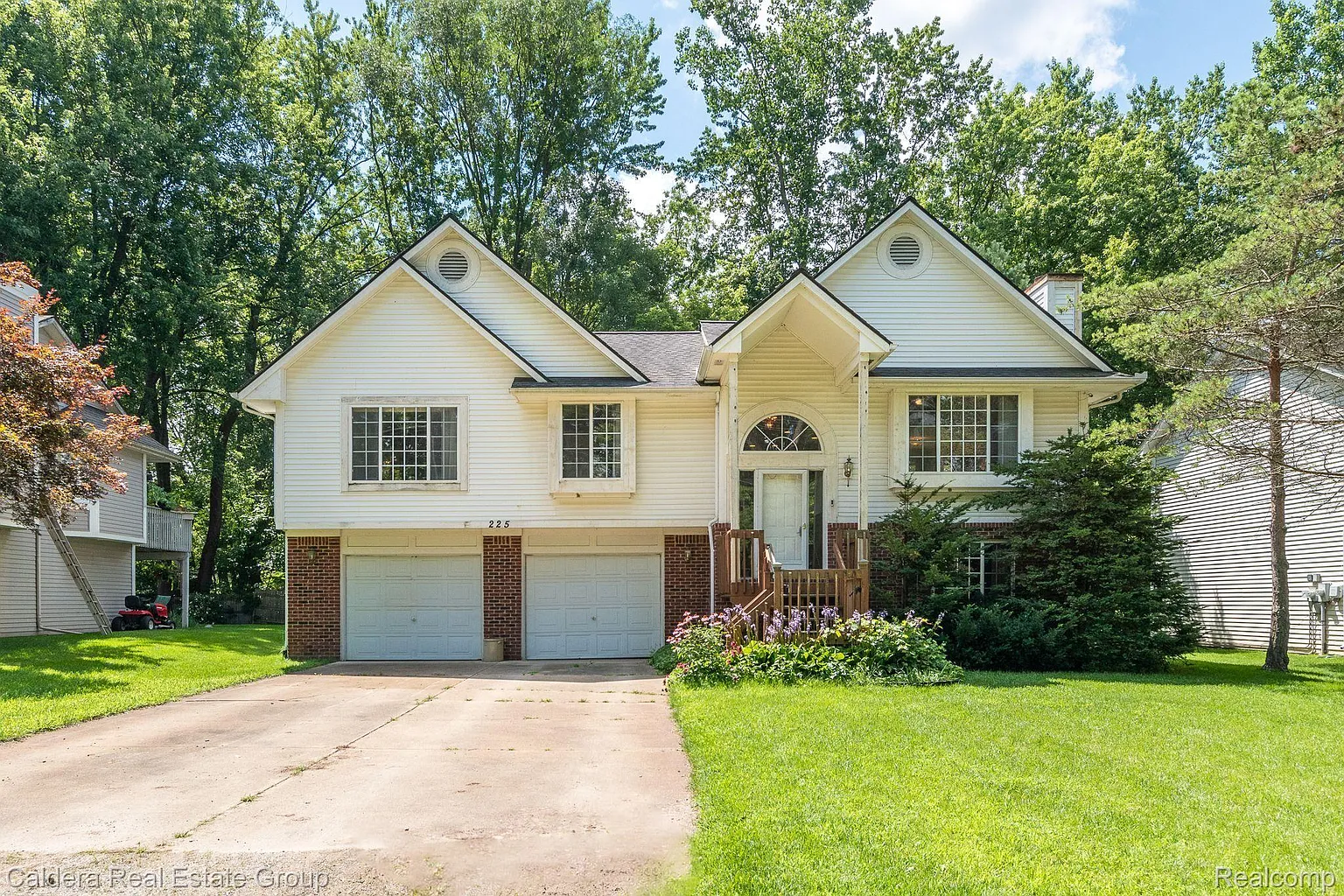 225 Tamworth Ct photo 1