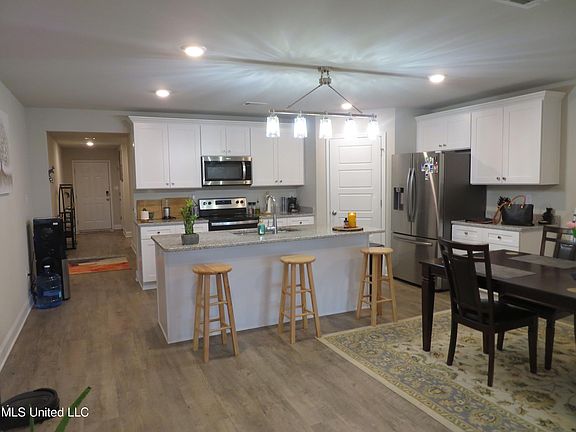 4th image of 10114 Willow Leaf Dr