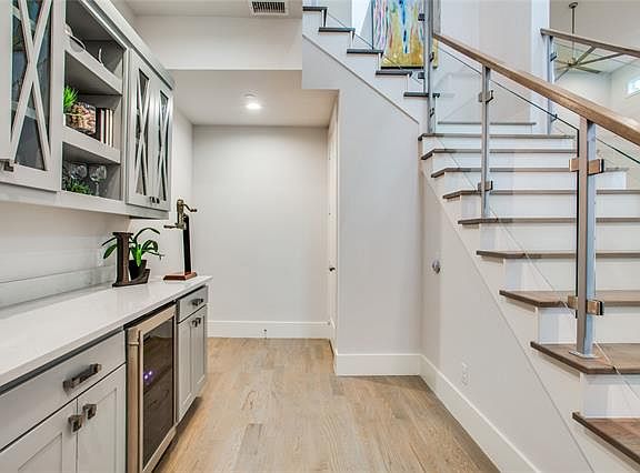 5th image of 1025 Hatch Ct