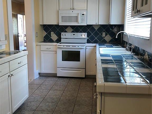 4th image of 1209 E Comanche Ave