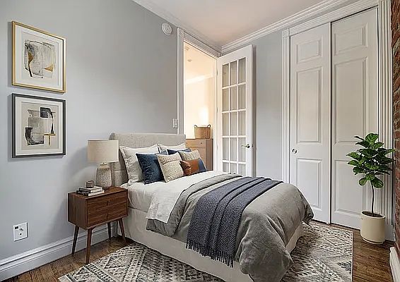 3rd image of 566 Hudson St APT 1