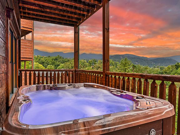 4th image of 820 Great Smoky Way