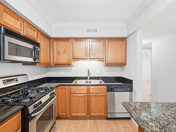 5th image of 1411 Willow Brook Cv APT 10
