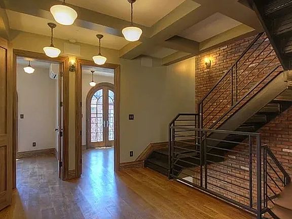 4th image of 279 Bedford Ave #4