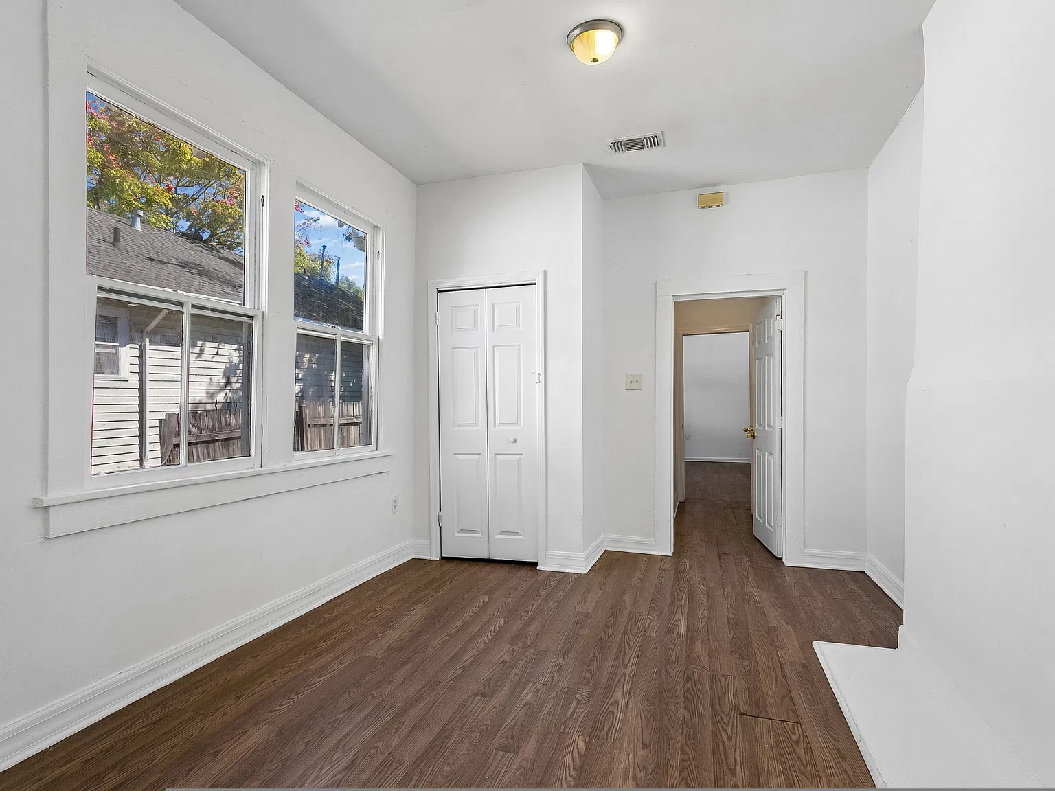 2 bed, 850 sqft, $1,300 — Photo 3