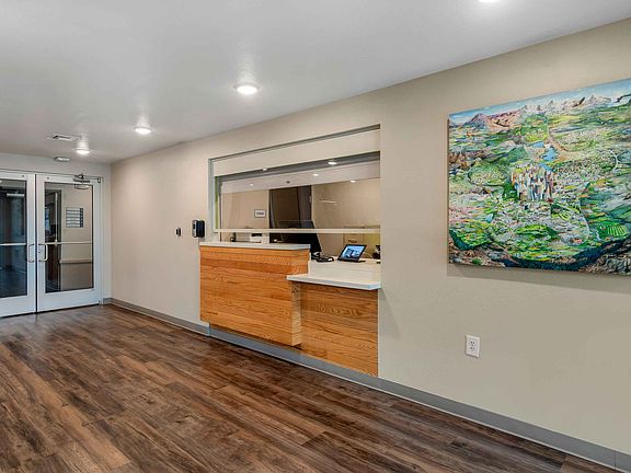 Lobby and Guest Check-in