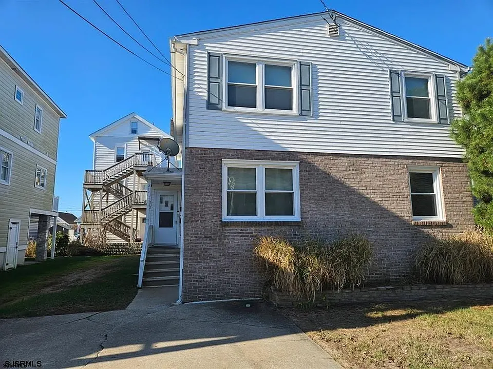 210 N Surrey Ave