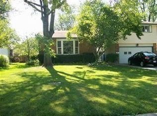6042 Park Ridge Dr, North Olmsted, OH