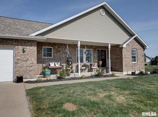 1433 Hemingway Dr, Quincy, IL 62305