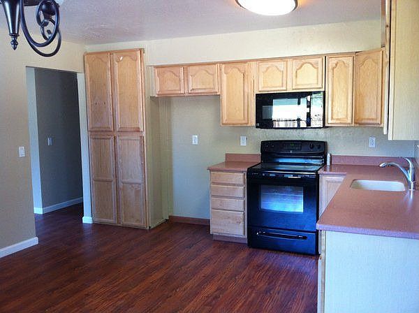 1st image of 533 Redwood Dr