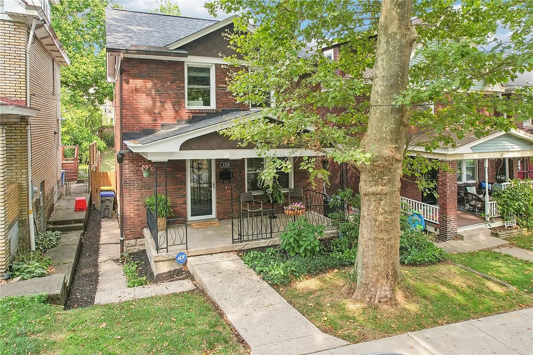 1228 Kelton Ave photo 1