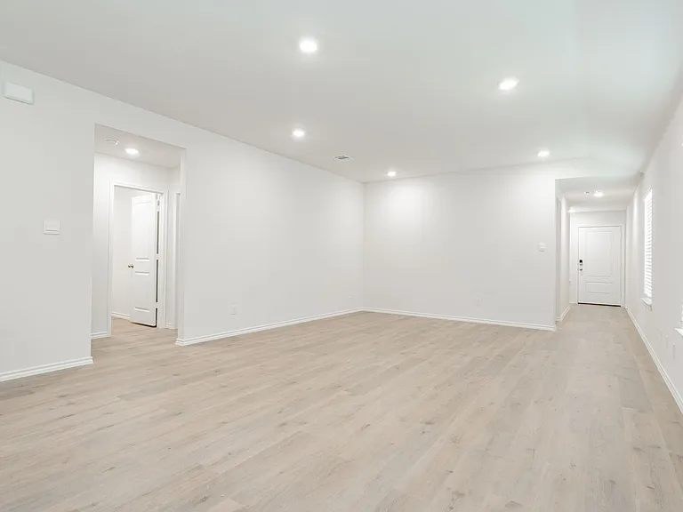 916 Sunrise Ln — Photo 18
