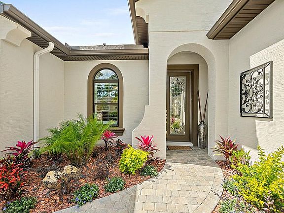 3rd image of 901 Creekwood Dr
