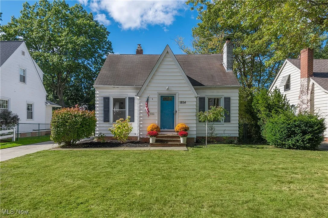 1854 Oakmount Rd photo 1