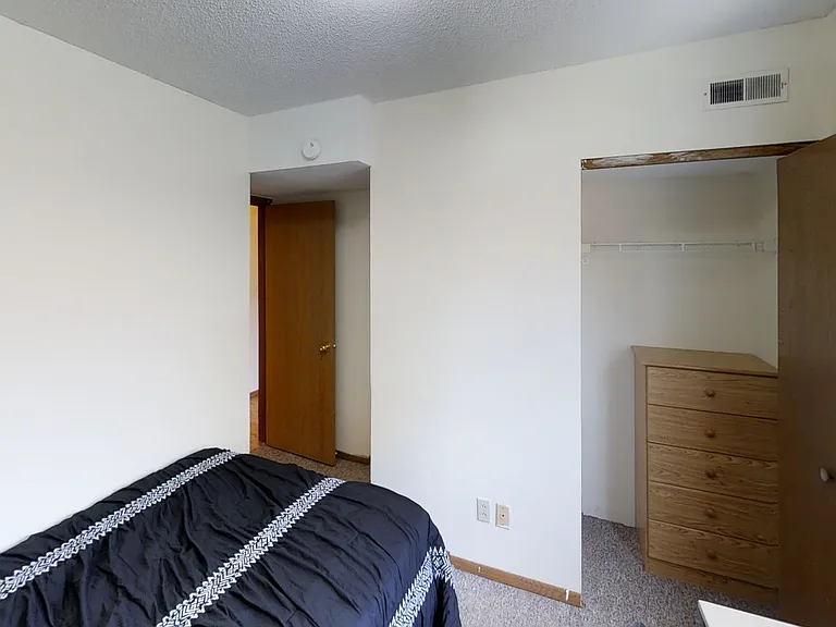 905 W Oregon St — Photo 20
