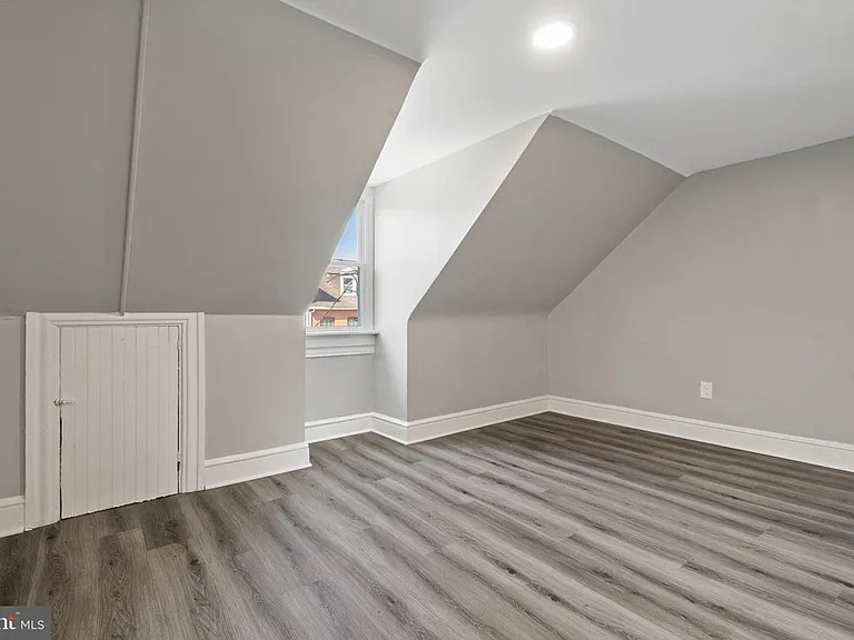 249 North Mulberry Street — Photo 14