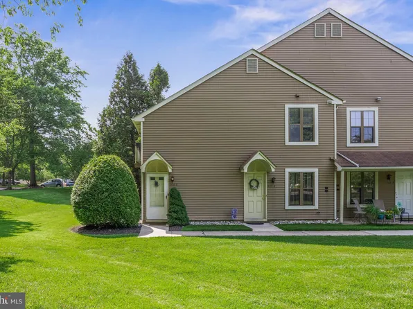 206 Derry Hill Ct #B, Mount Laurel, NJ 08054