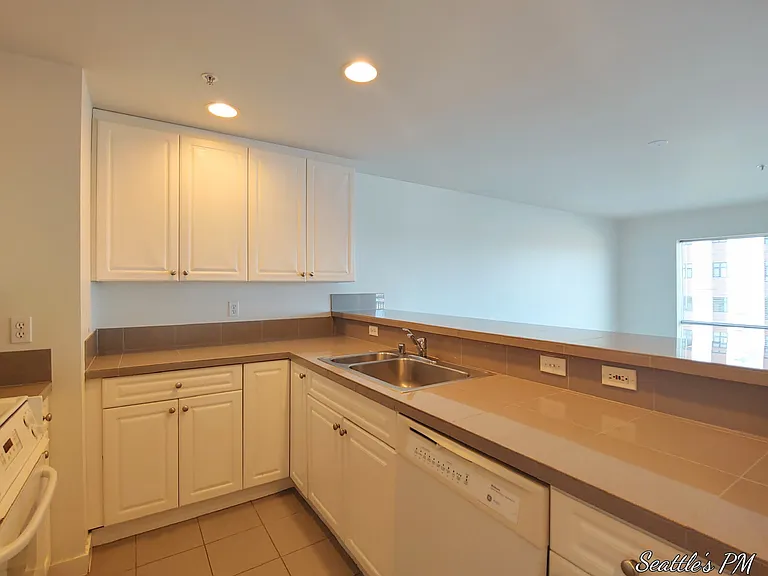 321 10th Ave S #607 — Photo 12