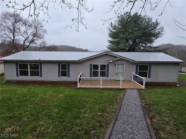 209 State St, Bowerston, OH 44695