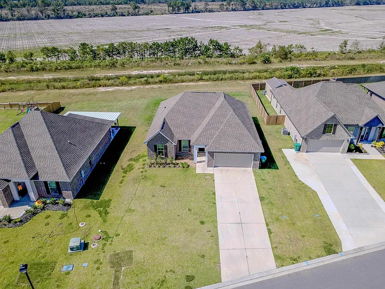 1835 Bowen Rd — Photo 32
