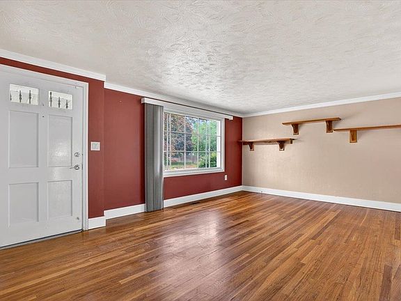 3rd image of 2223 W Broad Ave