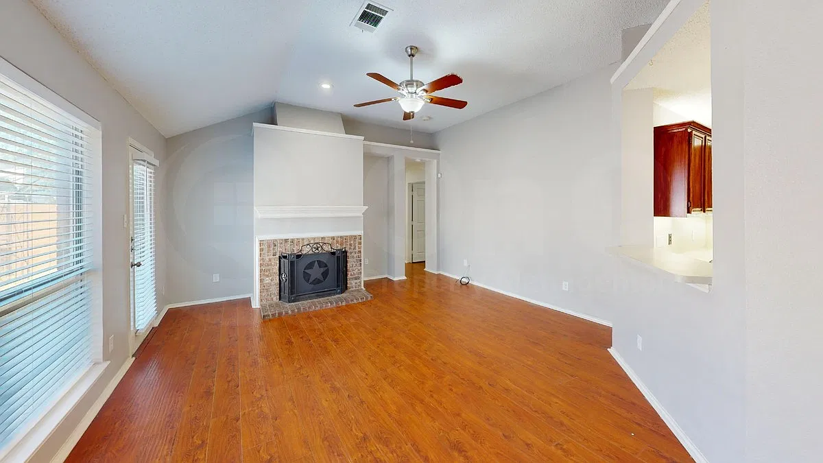 3 bed, 2.0 bath, 1186 sqft, $1,799 — Photo 4