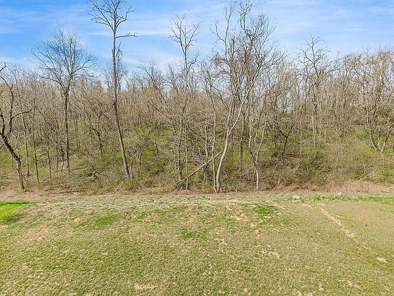 5th image of 598 Summer Pointe Dr