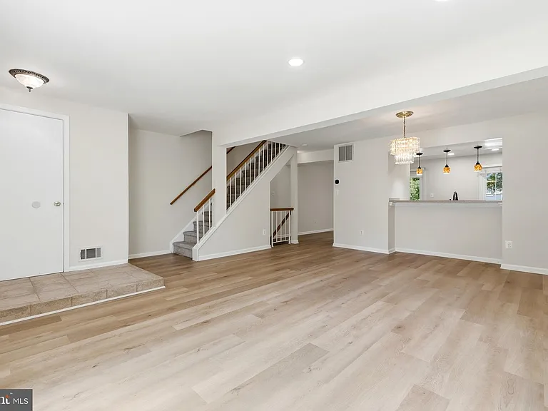 7691 Northern Oaks Ct — Photo 8