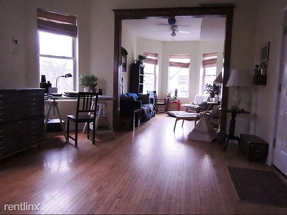 3rd image of 3046 W Armitage Ave