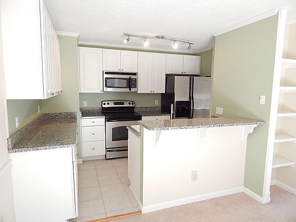 3rd image of 1101 Creatwood Cir SE