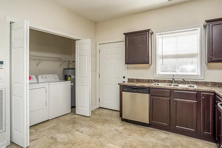 2 bed, 2.5 bath, 1088 sqft, $1,400 — Photo 2