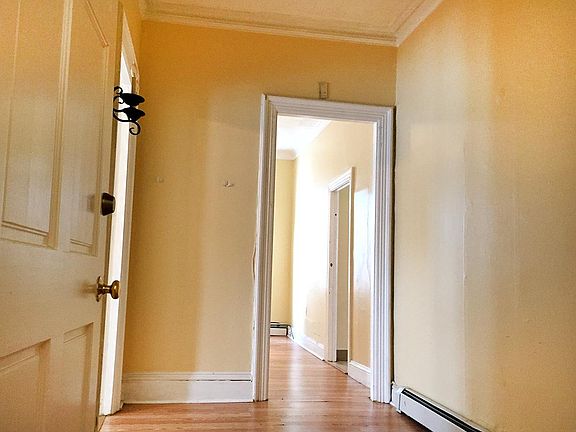 3rd image of 114 Vinton St #1