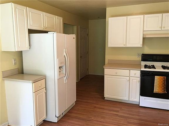 5th image of 1186 Bay Ct #1