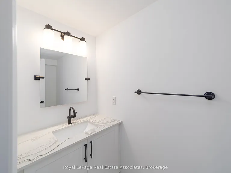 12 Hay Ln — Photo 4